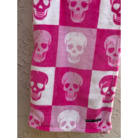 Betsey Johnson Pink Skull Throw Blanket 50x70 Soft Cozy - Picture 4 of 5